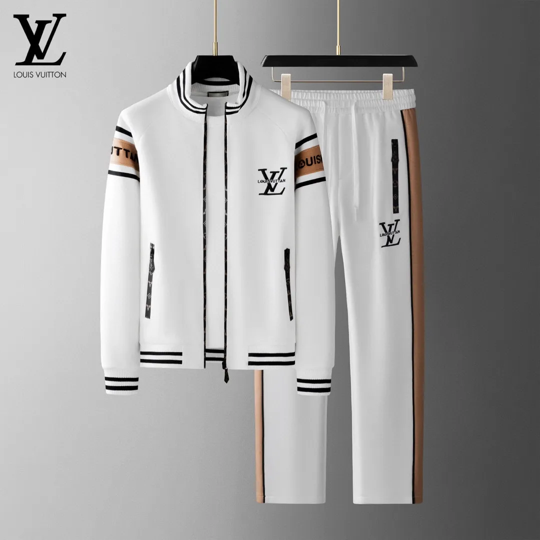 🅿️620 [LV Louis Vuitton] hot-selling suit is coming. Focus on the original version of the official website. 2025 new hot-selling cardigan and sweatshirt suit. The original order is the best. 🇭🇰The meticulous work of top designers. It has a fitting and perfect upper body effect. All-natural high-quality Tencel Roman cotton 100%, close-fitting comfort, noble and elegant! Original hardware embodies elegance and nobility! Counter size: M-4XL (up to 190 pounds)